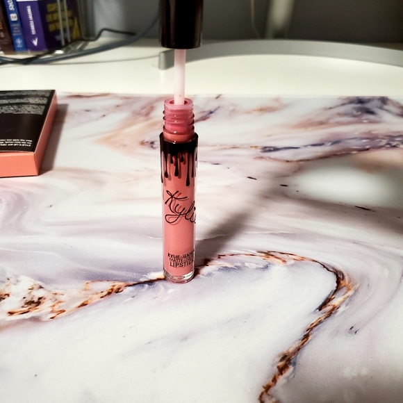 Kylie Cosmetics Lip Gloss - Picture 3 of 3